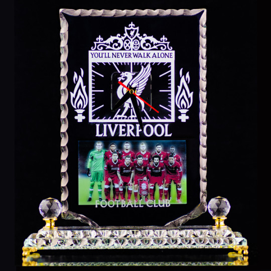 Glass trofé Waves med urverk med Liverpool motiven